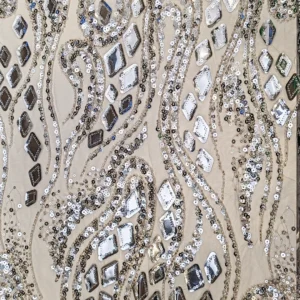Pizzo con paillettes e lamine in argento