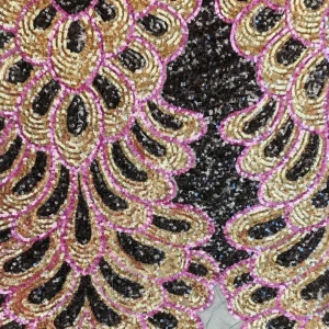 Pizzo con paillettes neri oro e rosa