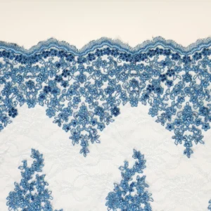 Pizzo con paillettes motivo fiori azzurri