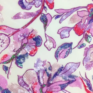 Pizzo con paillettes motivo fiori fra il rosa e il viola
